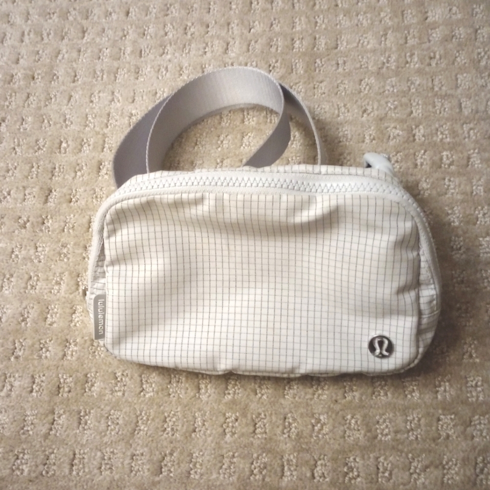 Lululemon Everywhere Adjustable Belt Waist Bag